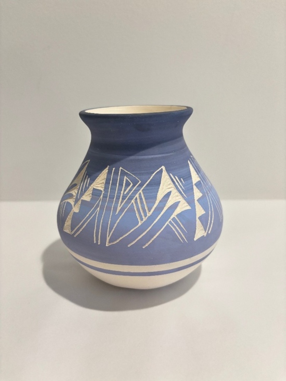Native American Navajo style etched pottery vase blue cream signed Silas Navi